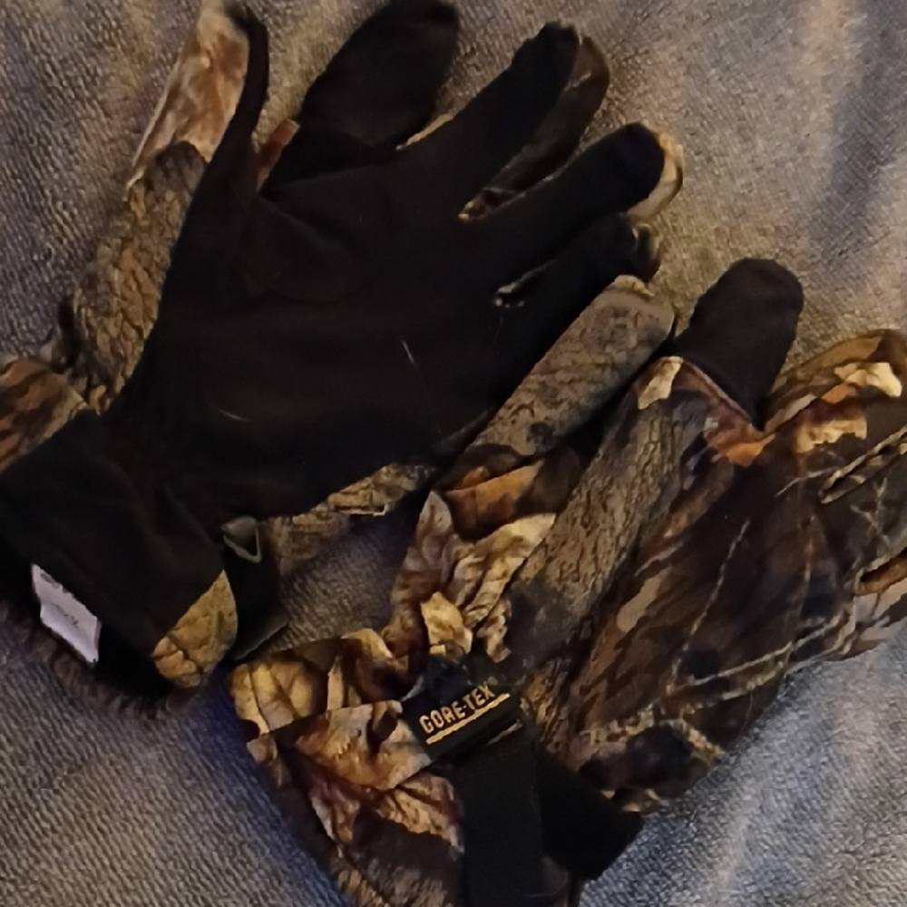 GORE-TEX Men's Black and Brown Camouflage Gloves